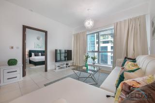 Full Marina and Ain Dubai Wheel View 1BR at The Point Dubai Marina by Deluxe Holiday Homes - 2