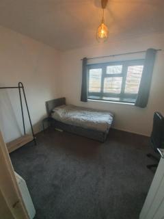 Central 2 bed apartment - Wolverhampton - 3