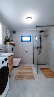 All-year HOT TUB - kids playground - bike trails - 4