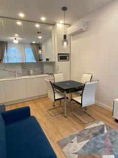 Moder Chic Apartment in Center-PRIME RENTALS - 8