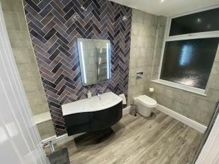 Edward Place Luxury Hot Tub Apartments - 4