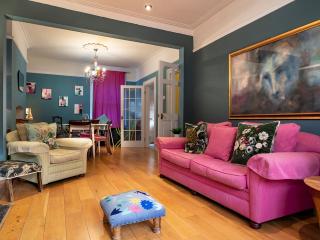 Colourful, Quirky Artist-Owned 3 Bed Next to Cafes - Pass the Keys - 0