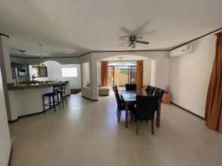 Family oriented house just steps to the beach - Jacó - 5