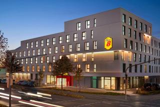 Super 8 by Wyndham Augsburg - 0