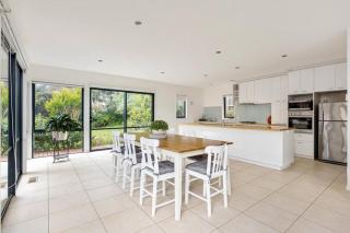 Sea Haven: coastal views, family retreat - McCrae - 7