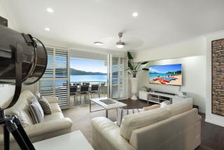 Frangipani Beachfront Lodge 202 on Hamilton Island by HamoRent - 9