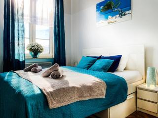 Apartment next to Wawel Castle, Vistula River & Old Town Cracow - 9