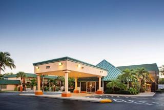 Super 8 by Wyndham North Palm Beach - North Palm Beach - 7