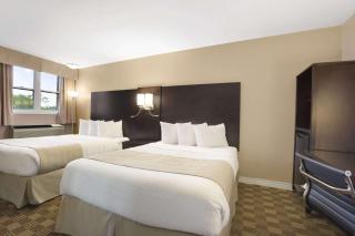 Days Inn & Suites by Wyndham North Bay Downtown - 2