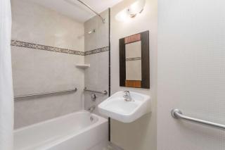 Days Inn & Suites by Wyndham Fort Pierce I-95 - Fort Pierce - 6