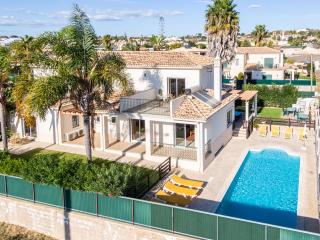 Villa Cordeiro - Heated Pool - Free wi-fi - Air Con - Guia - 0
