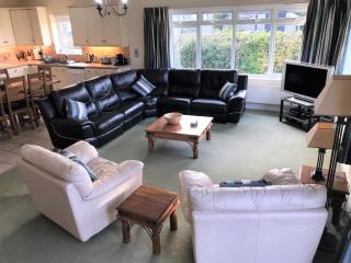 Bramble Cottage - Luxury Holiday Cottage - 4 Beds 3 Baths - Parking - Beach 1 Mile - Fenced Child & Dog Friendly - EV Chrger - 7