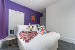 Mercy Way 4 Bedroom-6 Beds-Central Hull-Sleeps 8 - 0