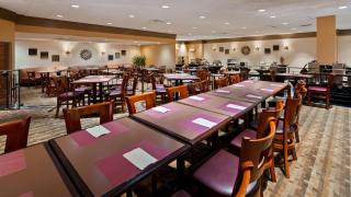 Best Western Plus Hotel & Conference Center - Baltimore - 4