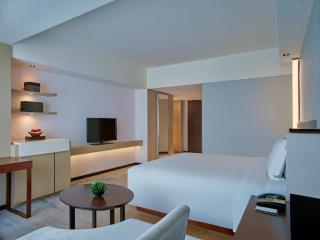 New World Makati Hotel, Manila - 6