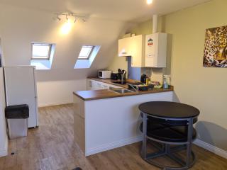 Yarmouth Apartments, Street Permit Parking, Close To Everything, Beach, Pier, Free WIFI - 6