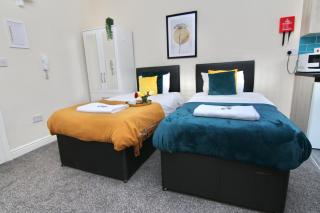 Twin Bed Studio Near Train Station, Netflix, WiFi - Coventry - 9