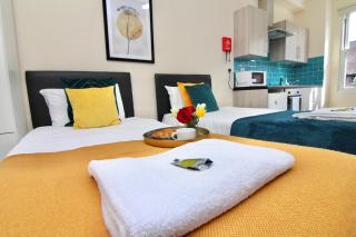 Twin Bed Studio Near Train Station, Netflix, WiFi - Coventry - 8