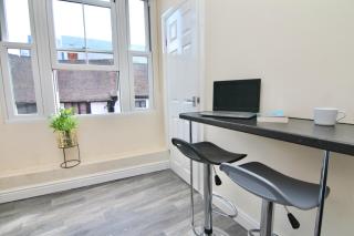 Twin Bed Studio Near Train Station, Netflix, WiFi - Coventry - 6