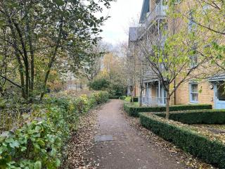 1 Bedroom Ground Floor Apartment ,Close to Centre,Parking - 5