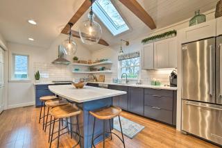 Chic Manistee Cottage Steps to Lake Michigan! - 3