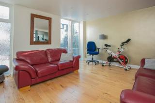 Stunning 3 Bedroom House with Garden in Battersea - 2