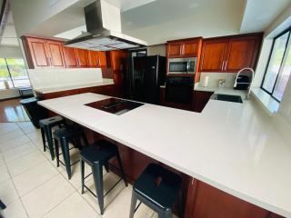 Amazing Mesa Home with Basement! Sleeps 18! - Mesa - 6