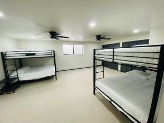 Amazing Mesa Home with Basement! Sleeps 18! - Mesa - 2