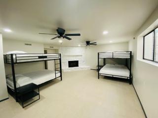 Amazing Mesa Home with Basement! Sleeps 18! - Mesa - 1