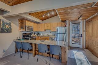 Laurelwood Condominiums 114 - 3