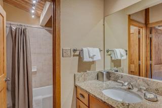 Laurelwood Condominiums 114 - 2