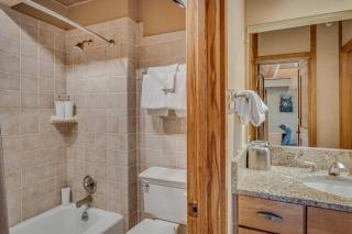 Laurelwood Condominiums 114 - 1