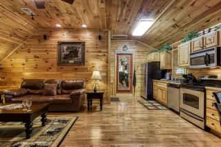 Papa Bear, Hot Tub, WIFI, 560 FREE tickets each paid day!!! - 3