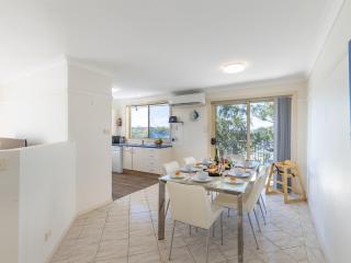 Sea Breeze, 1,23 Stubby St Nelson Bay - Pet Friendly duplex with boat parking, air con and wi-fi - Nelson Bay - 2