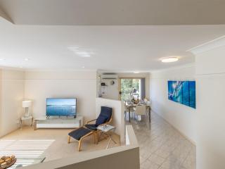 Sea Breeze, 1,23 Stubby St Nelson Bay - Pet Friendly duplex with boat parking, air con and wi-fi - Nelson Bay - 6