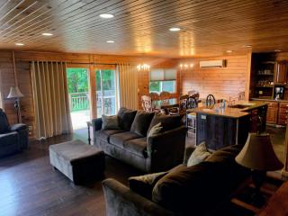 Blue Lagoon Resort - Lake George - 4