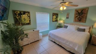Large 3 Bedroom with Big Pool - Campeche Triplex unit A home - South Padre Island - 4