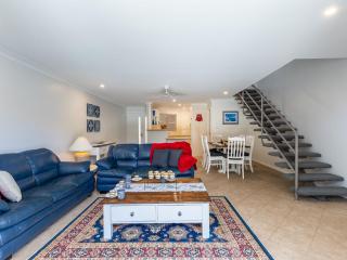 Kristie Court 2 7 Weatherly Cl close to the beach with WiFi - Nelson Bay - 4