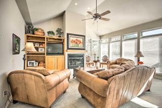 Home with Deck Near Lake Avalon, Boat Ramp and Golf! - Bella Vista - 0