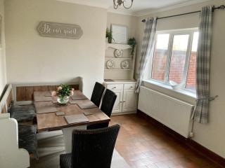 Glenbrae House 3 bedrooms near Nantwich with countryside views on private driveway - 6