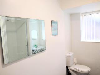Modern comfy 2-Bedroom flat in St Helens - 4