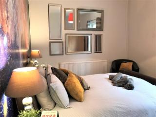 Central Wigan welcoming Townhouse sleeps up to 6 - Wigan - 8