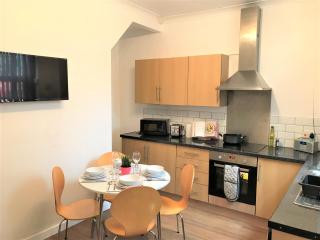Central Wigan welcoming Townhouse sleeps up to 6 - Wigan - 6
