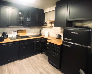 Cosy Harbour Apartment - 9