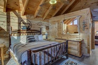 Majestic Luxury 3bed/3.5 Bath with Spectacular Views in Wears Valley! - 3