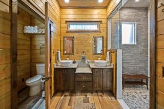 The Adirondack Honeymoon Hot Tub Soaking Tub Wood Burning Fireplace - Stephens Gap - 9