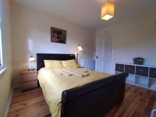 Cosy 2-BDR Apartment & 15 minutes to Edinburgh by train & Free Parking - 5