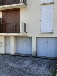 Appartement T2 entièrement rénové dans résidence calme - 1
