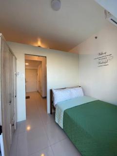Cozy 1 BR Apartment At South Residences Tower 2 - Manilla - 6