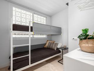 FRESH Renovated 2 bed Apt in best location RDR236 - 3